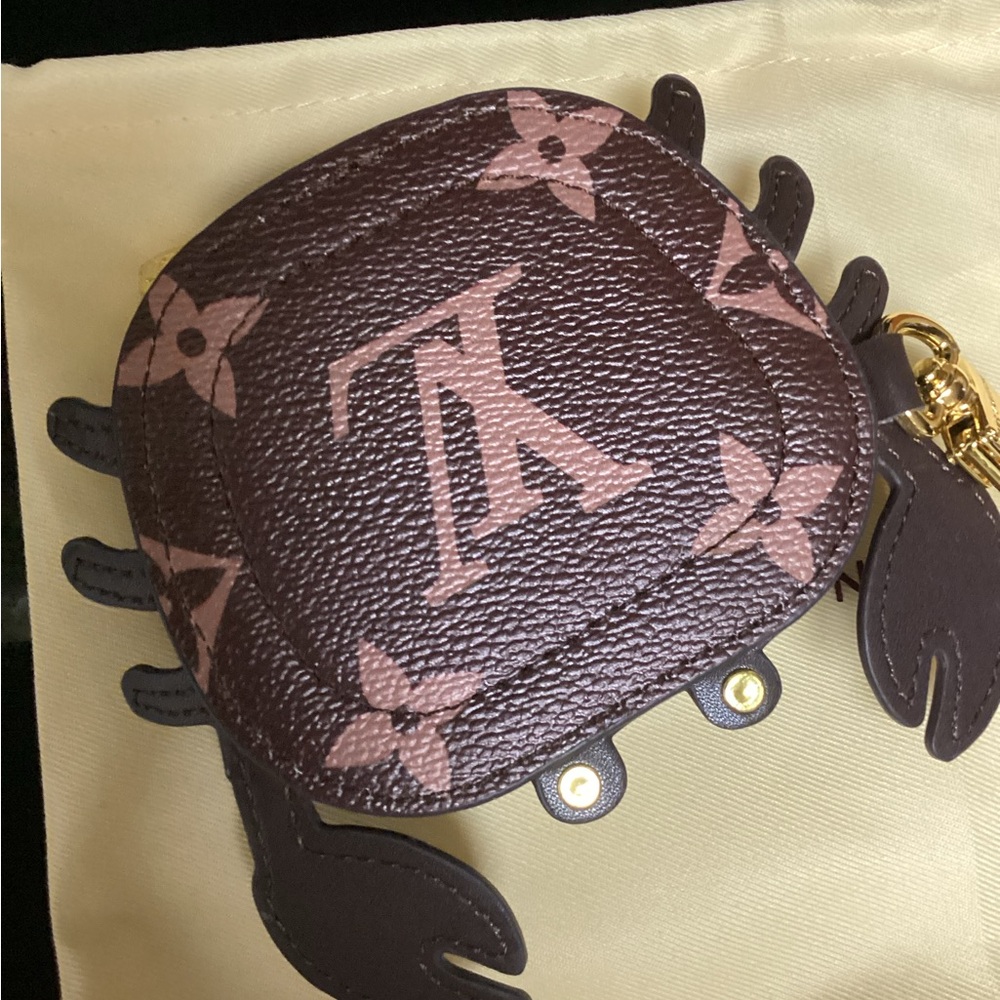 Louis Vuitton Pink and Brown Monogram Crab Coin Holder - Picture 5 of 6